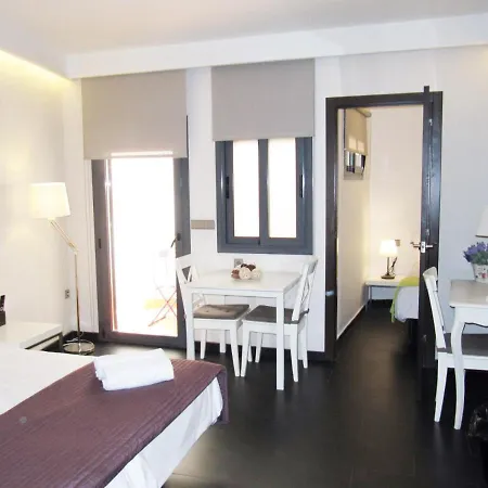 Barcelona Fifteen Central Aparthotel-3